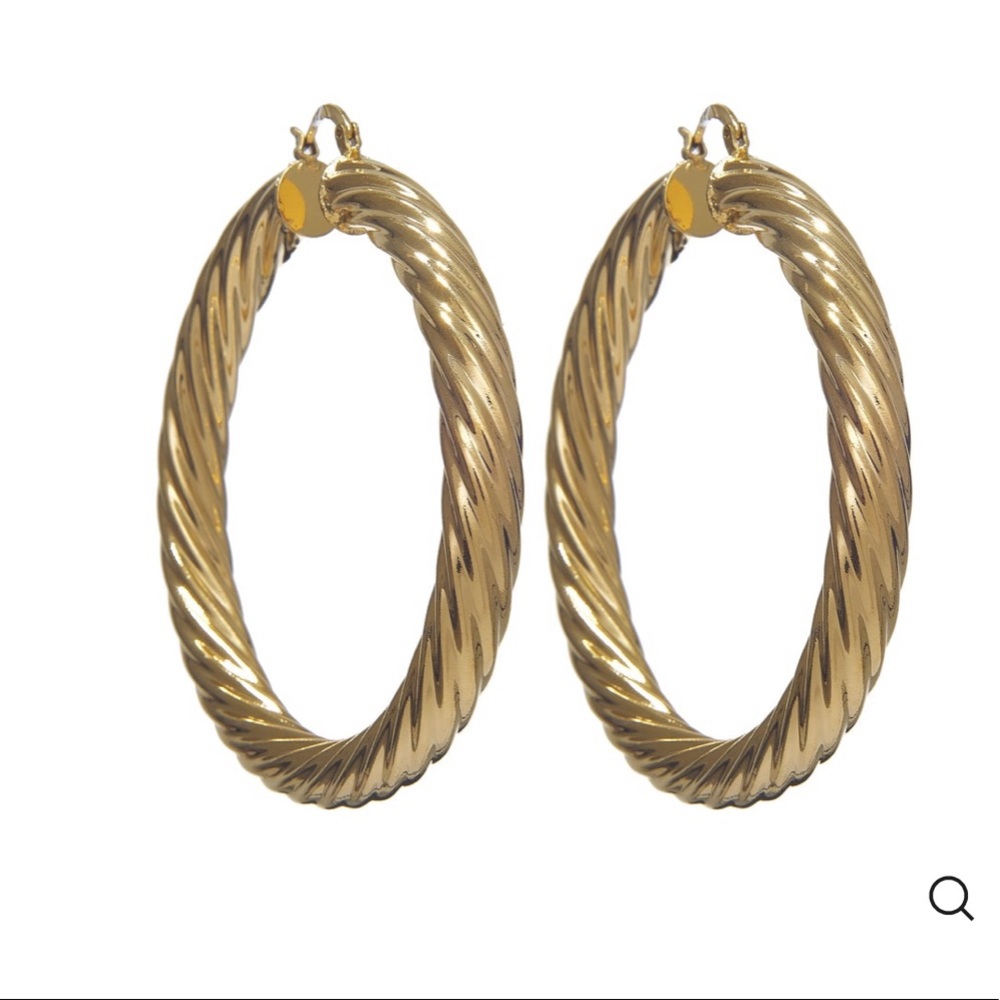 Gold TWIST hoop earring
